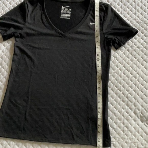 Nike Women’s Dri-Fit shirt - Picture 4 of 4
